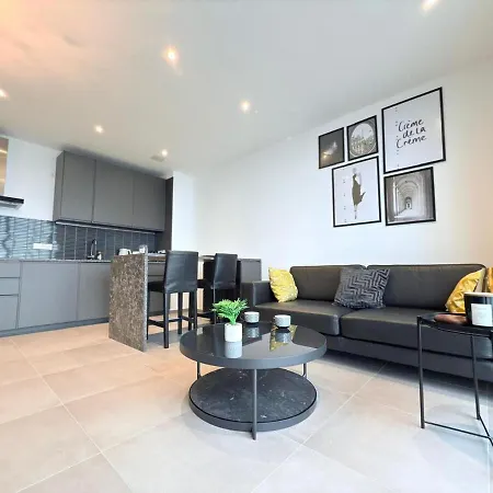Charming 1br Flat With An Outdoor Space Appartement *