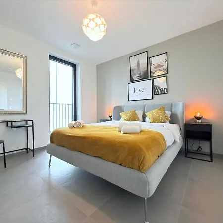 Charming 1br Flat With An Outdoor Space *